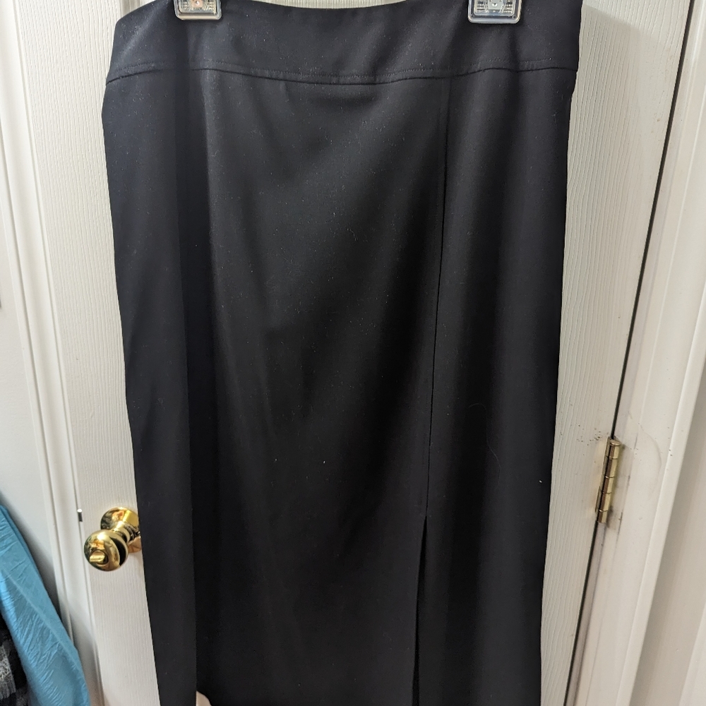 Skirt by Requirement size 16, black